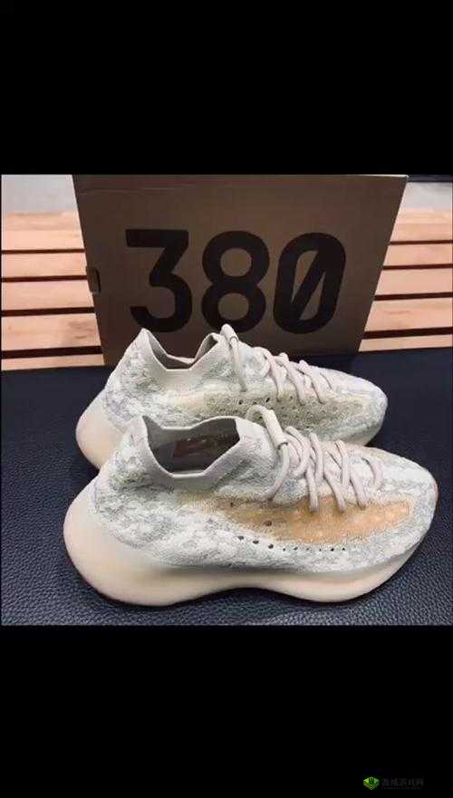 Yeezy380 蜜桃粉和白色的魅力:时尚新宠