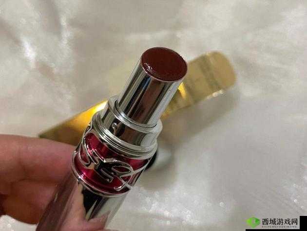 YSL 蜜桃色:打造迷人妆容的秘密武器