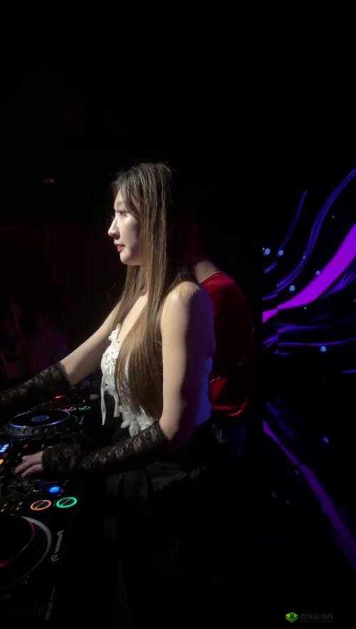 酒吧 DJ 给我避孕套,是何意?