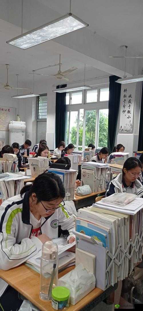 上课的时候突然打开了开关:教室里的秘密被发现