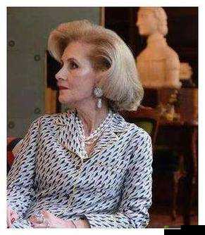 欧美老妇疯狂行为大揭秘为何她们与富婆之间有如此惊人举动?